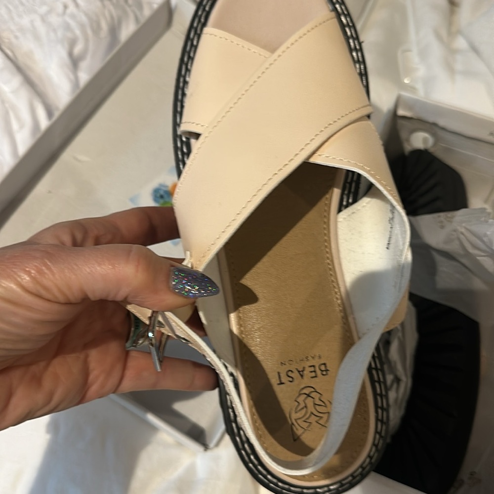 BEAST Sandals BRAND NEW - Picture 2 of 6